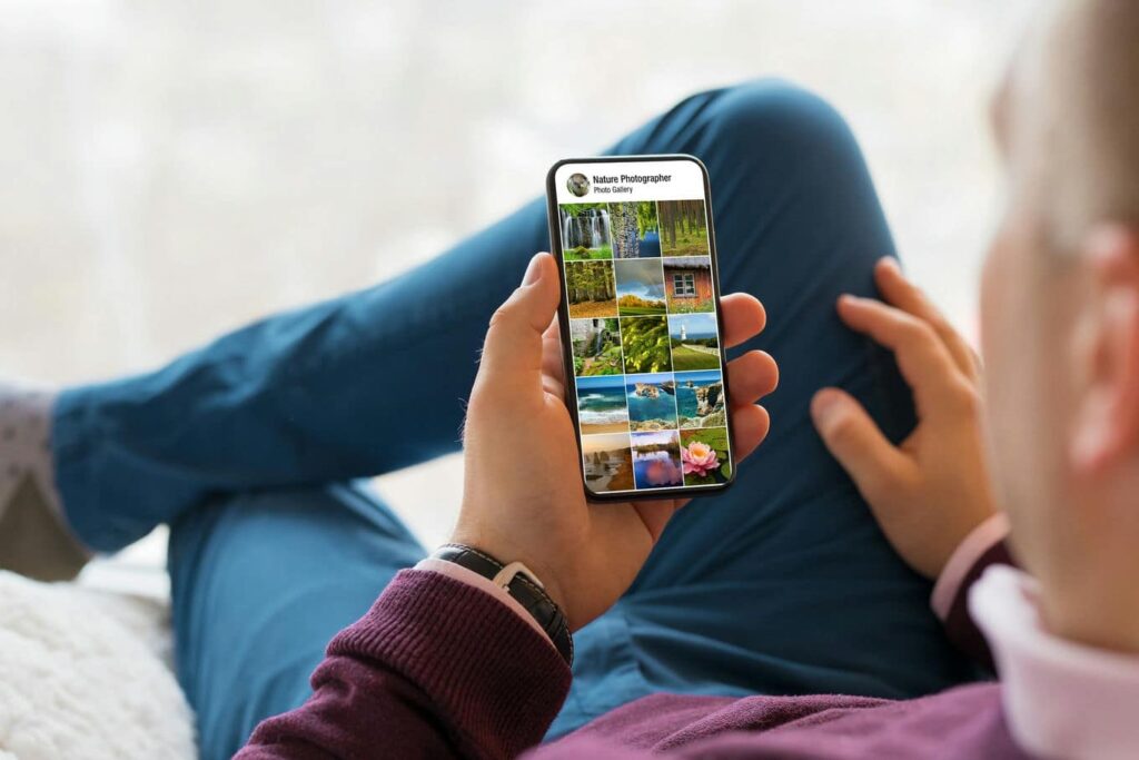 Wybieranie zdjęć w galerii telefonu